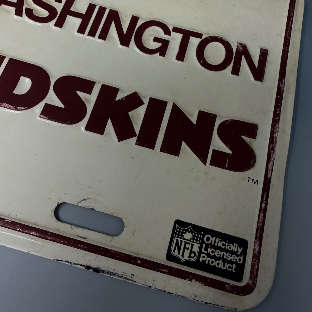 Vtg Washington Redskins NFL Metal License Plate Tag Helmet Logo Burgundy White - Picture 2 of 10